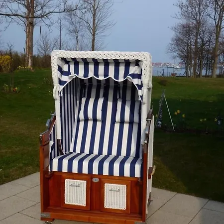 Mit Grosser Terrasse Und Herrlicher Aussicht *